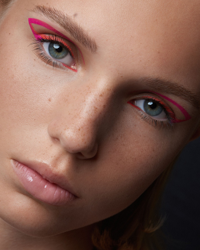 32 liisbet p main book agency icon